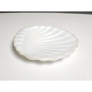 Vtg 1950 4.5x5.5 Oval White Milk Glass Clam Shell Seashell Vanity Soap Dish MCM